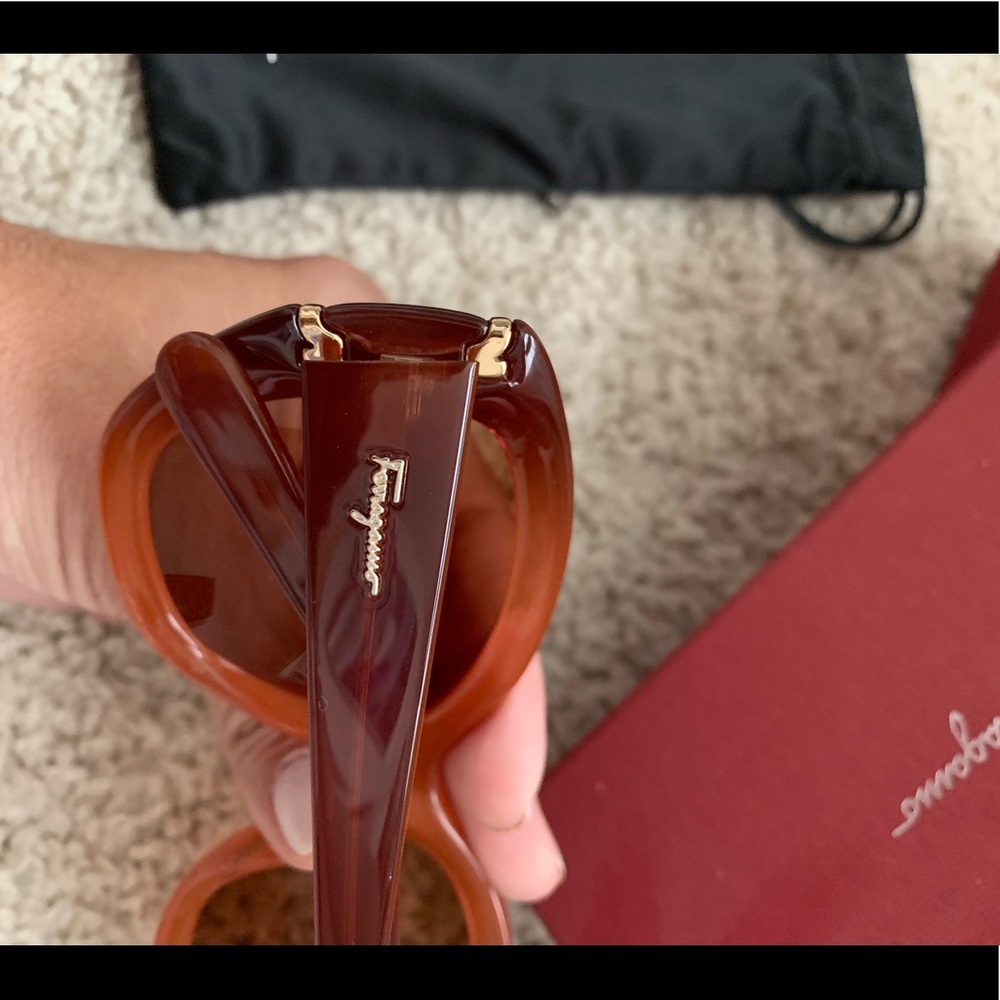 New Salvatore Ferragamo sunglasses - Picture 2 of 8